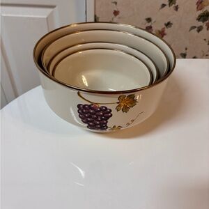 Elegant Villa Grande Cream Nested Bowls with Grape Design